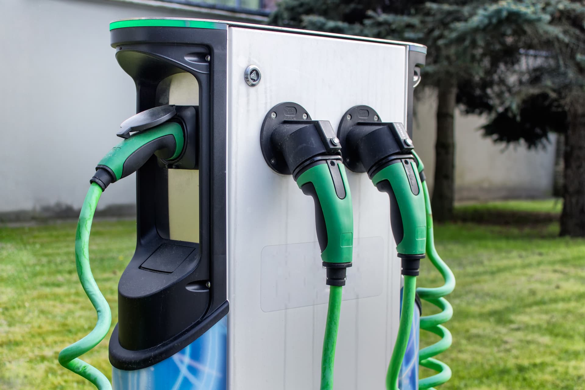 Realizace dobíjecích stanic pro elektromobily