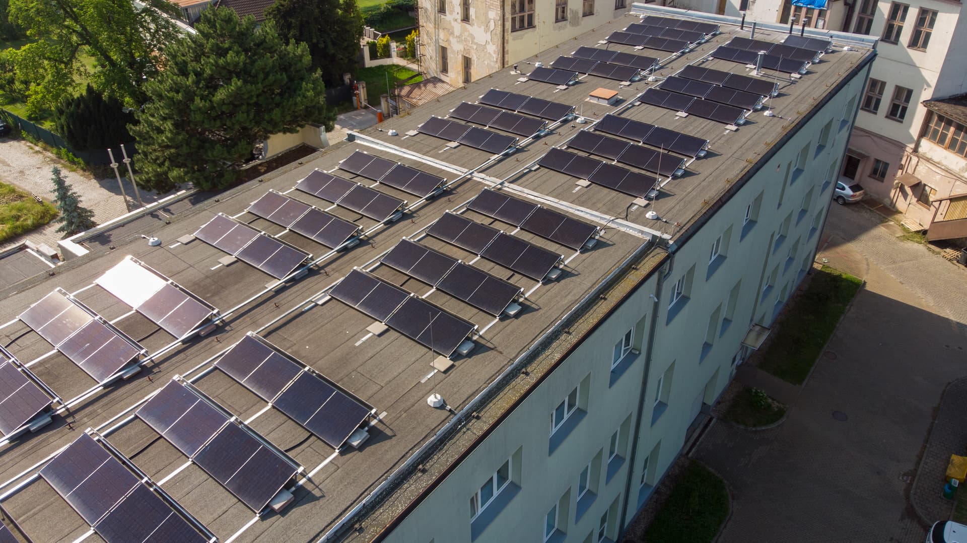 Realizace fotovoltaických elektráren Velký Malahov