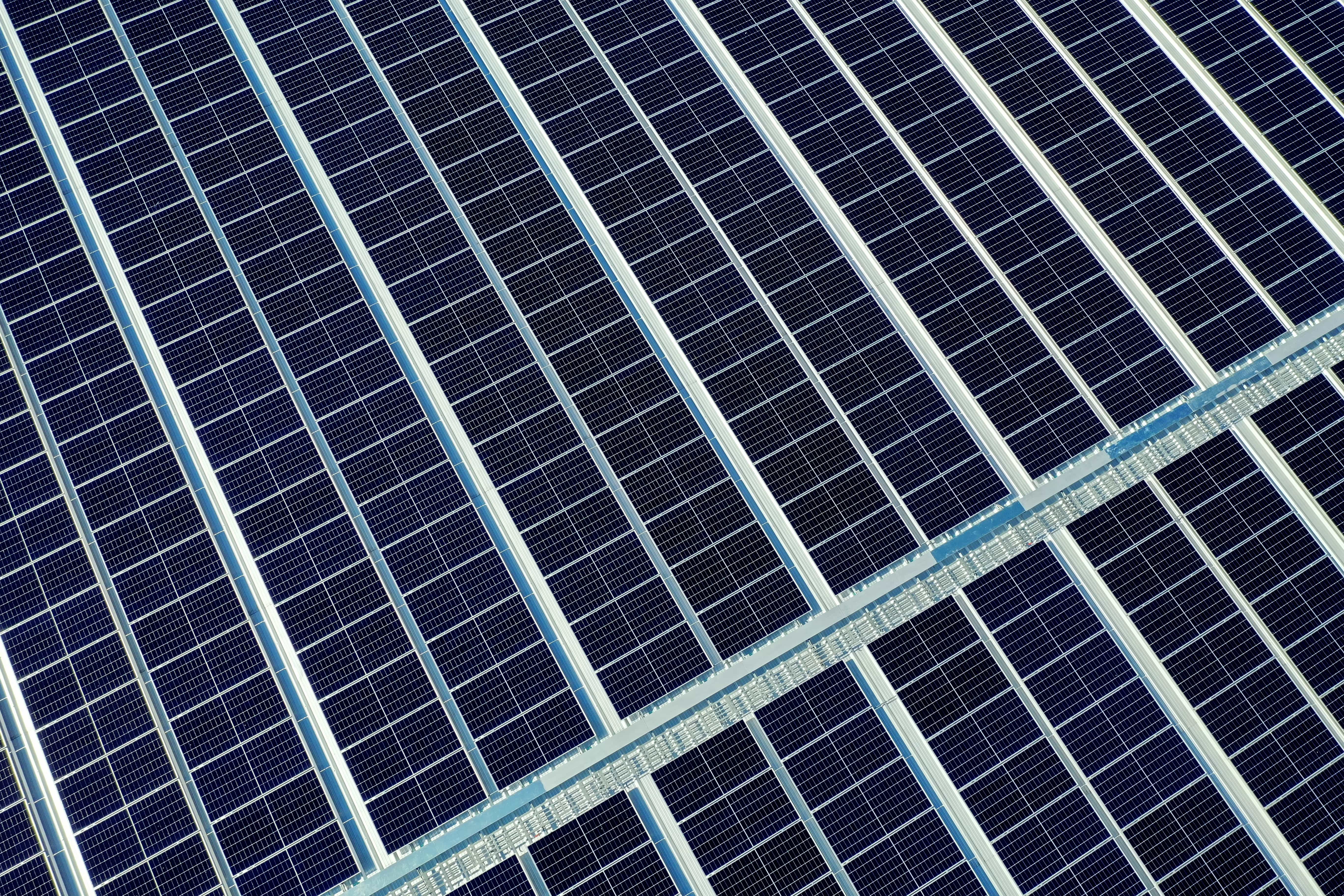 Instalace fotovoltaiky do 50kw nyní bez licence a stavebního povolení. Zeman podepsal revoluční novelu energetického zákona