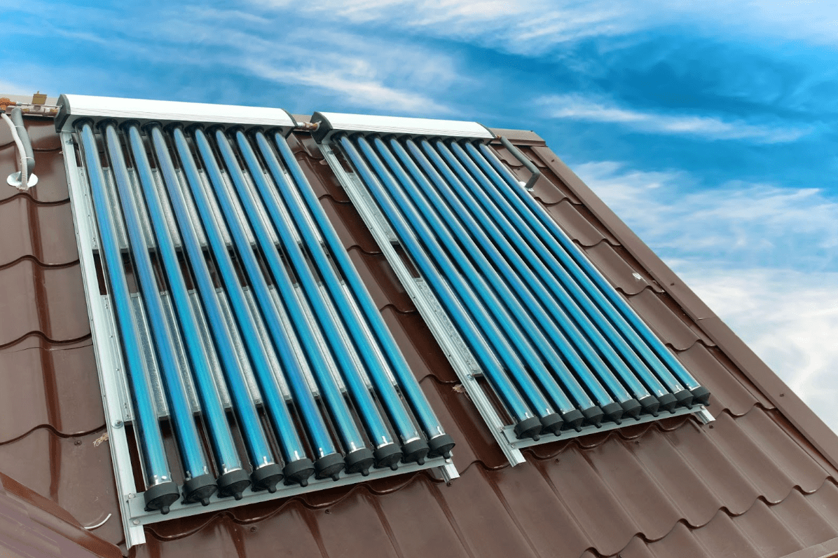 solární kolektor na strese domu